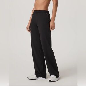 Vuori Women's Halo Modern Straight Leg Black Pants, Size L